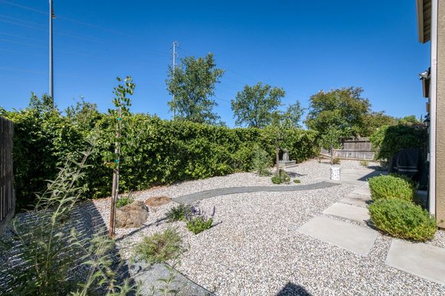 2102 E Makenna Drive, Fresno, CA 93730