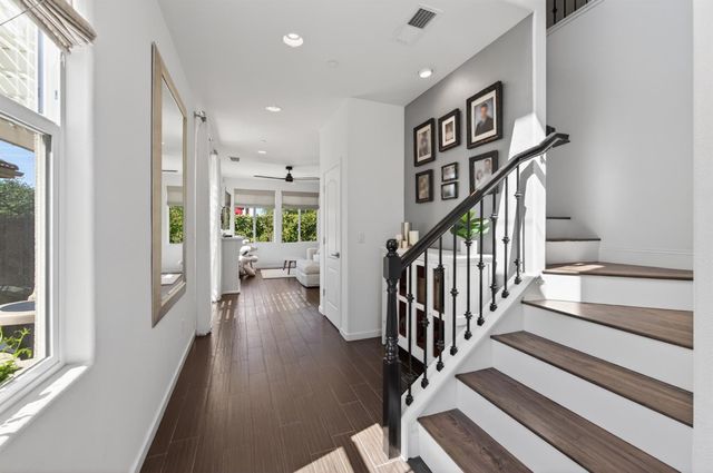 2102 E Makenna Drive, Fresno, CA 93730