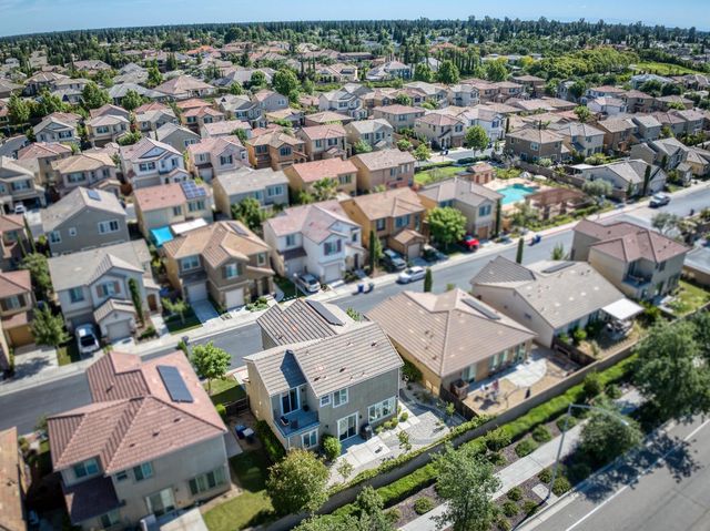 2102 E Makenna Drive, Fresno, CA 93730
