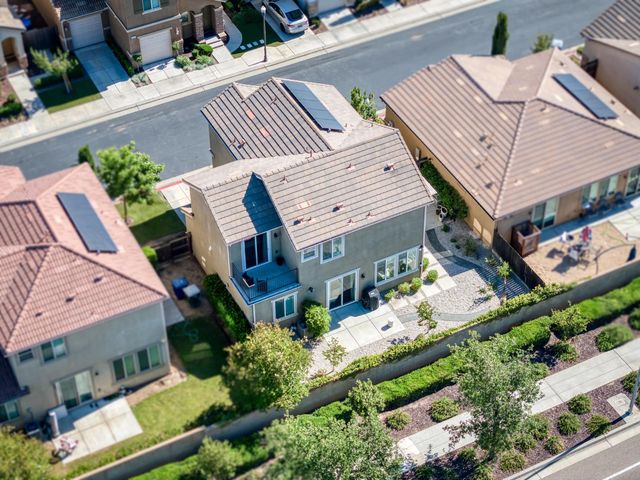 2102 E Makenna Drive, Fresno, CA 93730