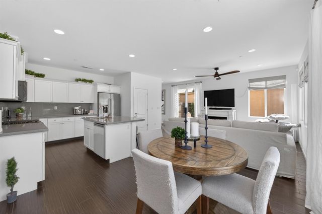 2102 E Makenna Drive, Fresno, CA 93730