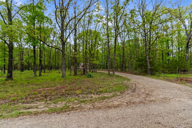 189 High Ridge Road, Marshfield, MO 65706