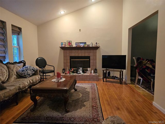 8 Kayleigh Drive, New Paltz, NY 12561