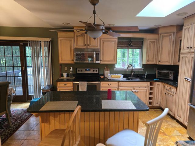 8 Kayleigh Drive, New Paltz, NY 12561