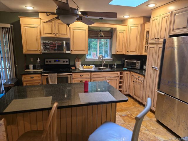 8 Kayleigh Drive, New Paltz, NY 12561