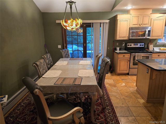 8 Kayleigh Drive, New Paltz, NY 12561