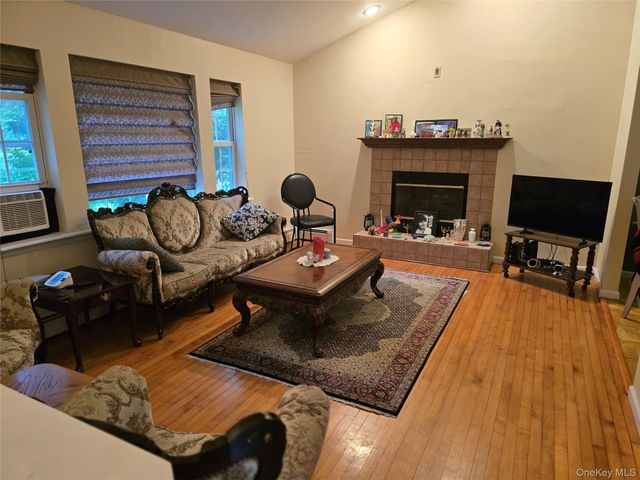 8 Kayleigh Drive, New Paltz, NY 12561