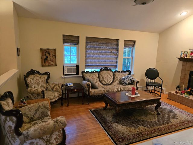 8 Kayleigh Drive, New Paltz, NY 12561