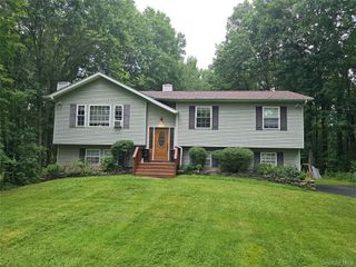 8 Kayleigh Drive, New Paltz, NY 12561