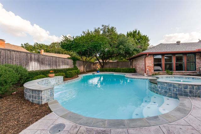 236 Valley Creek Place, Richardson, TX 75080