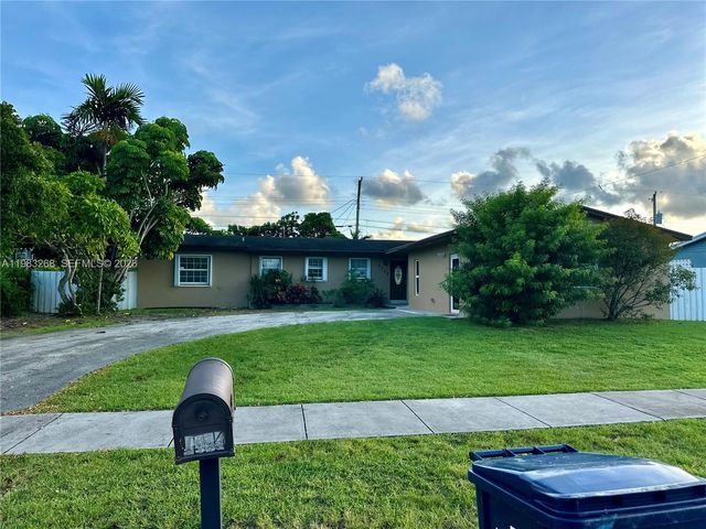 9798 SW 158th St, Miami, FL 33157