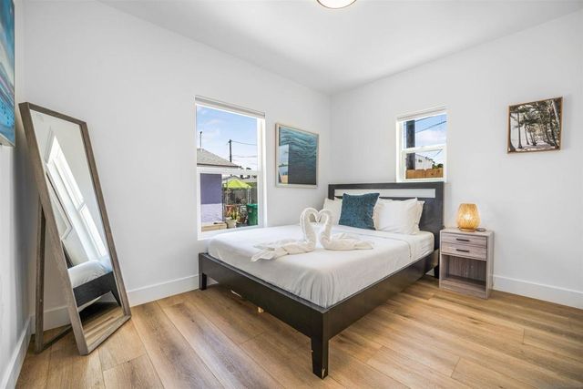 1817 19 Sunset Cliffs Blvd, San Diego, CA 92107