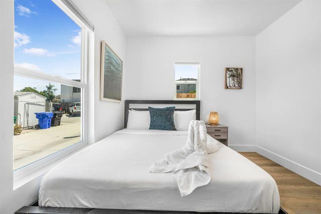 1817 19 Sunset Cliffs Blvd, San Diego, CA 92107