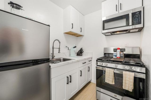 1817 19 Sunset Cliffs Blvd, San Diego, CA 92107