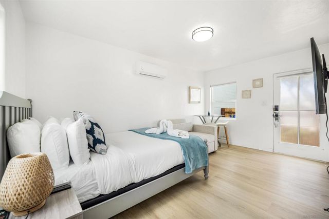 1817 19 Sunset Cliffs Blvd, San Diego, CA 92107