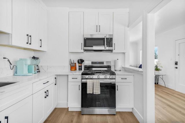 1817 19 Sunset Cliffs Blvd, San Diego, CA 92107