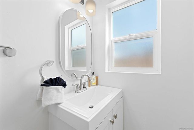 1817 19 Sunset Cliffs Blvd, San Diego, CA 92107