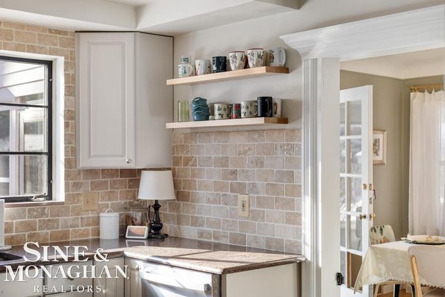 1971 Littlestone Road, Grosse Pointe Woods, MI 48236