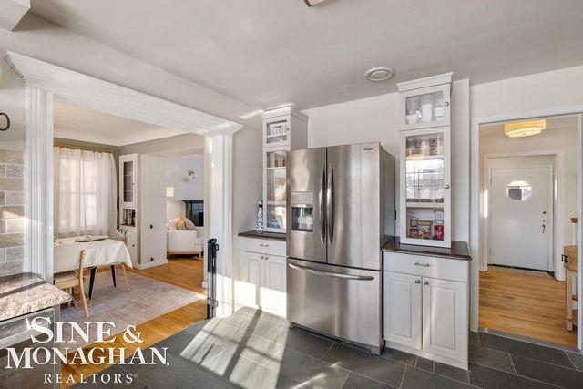 1971 Littlestone Road, Grosse Pointe Woods, MI 48236