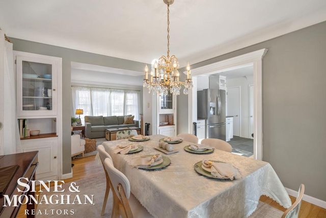 1971 Littlestone Road, Grosse Pointe Woods, MI 48236