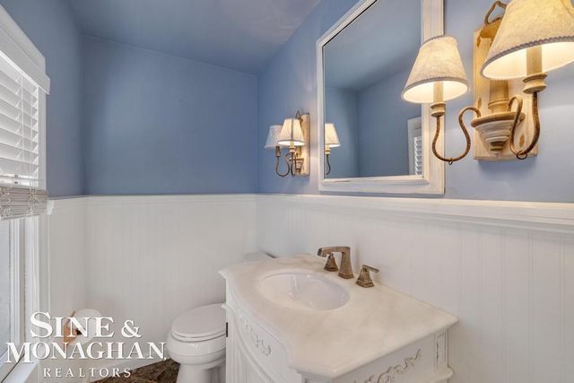 1971 Littlestone Road, Grosse Pointe Woods, MI 48236