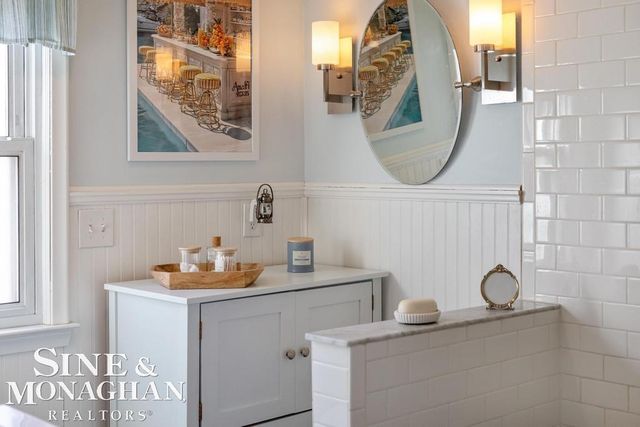 1971 Littlestone Road, Grosse Pointe Woods, MI 48236