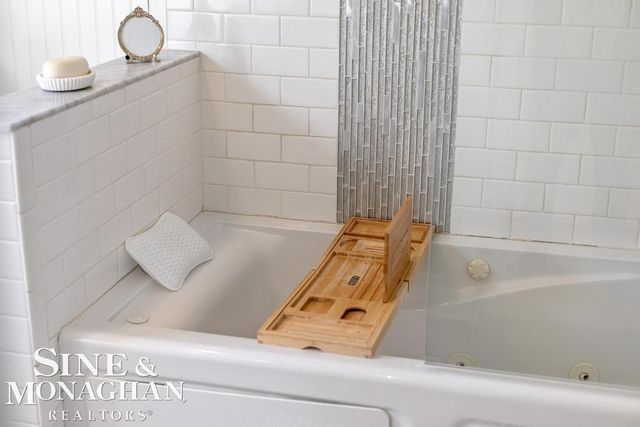 1971 Littlestone Road, Grosse Pointe Woods, MI 48236