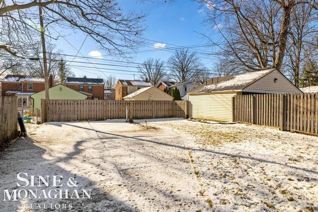 1971 Littlestone Road, Grosse Pointe Woods, MI 48236