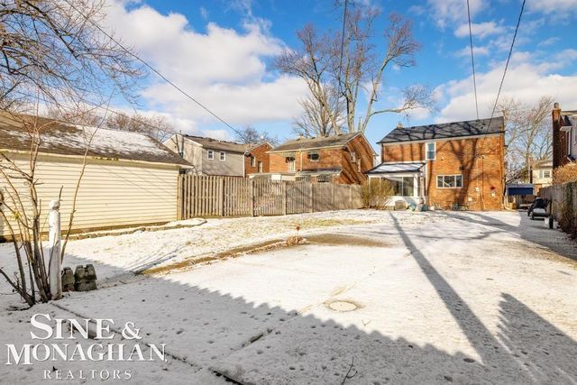 1971 Littlestone Road, Grosse Pointe Woods, MI 48236