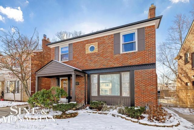 1971 Littlestone Road, Grosse Pointe Woods, MI 48236