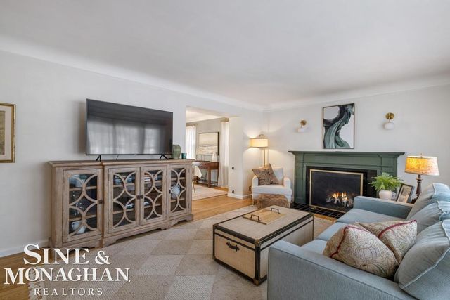 1971 Littlestone Road, Grosse Pointe Woods, MI 48236