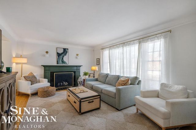 1971 Littlestone Road, Grosse Pointe Woods, MI 48236