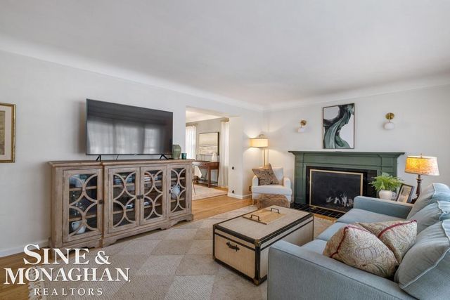 1971 Littlestone Road, Grosse Pointe Woods, MI 48236