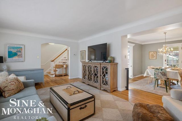 1971 Littlestone Road, Grosse Pointe Woods, MI 48236