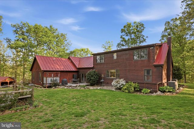330 SIDELING MOUNTAIN DR, Slanesville, WV 25444