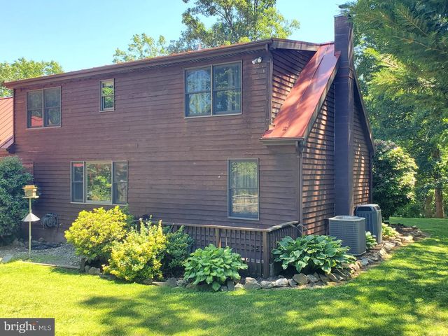 330 SIDELING MOUNTAIN DR, Slanesville, WV 25444