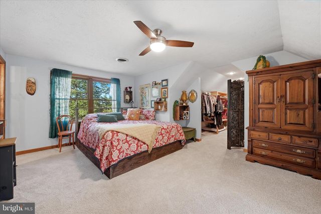 330 SIDELING MOUNTAIN DR, Slanesville, WV 25444