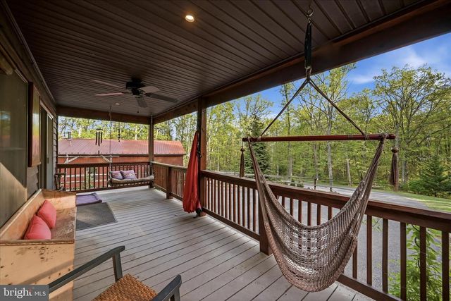 330 SIDELING MOUNTAIN DR, Slanesville, WV 25444