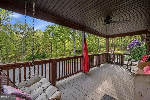 330 SIDELING MOUNTAIN DR, Slanesville, WV 25444
