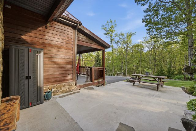 330 SIDELING MOUNTAIN DR, Slanesville, WV 25444