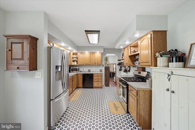 330 SIDELING MOUNTAIN DR, Slanesville, WV 25444