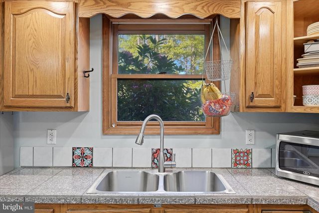 330 SIDELING MOUNTAIN DR, Slanesville, WV 25444