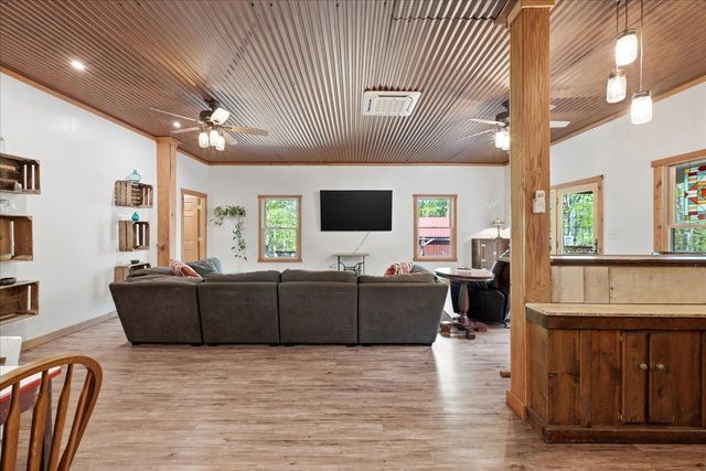 330 SIDELING MOUNTAIN DR, Slanesville, WV 25444