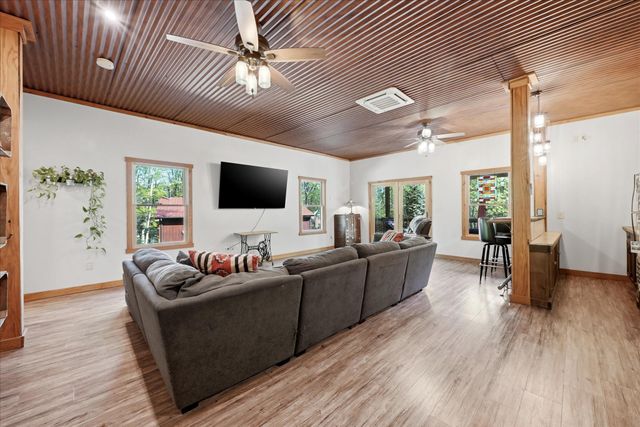 330 SIDELING MOUNTAIN DR, Slanesville, WV 25444