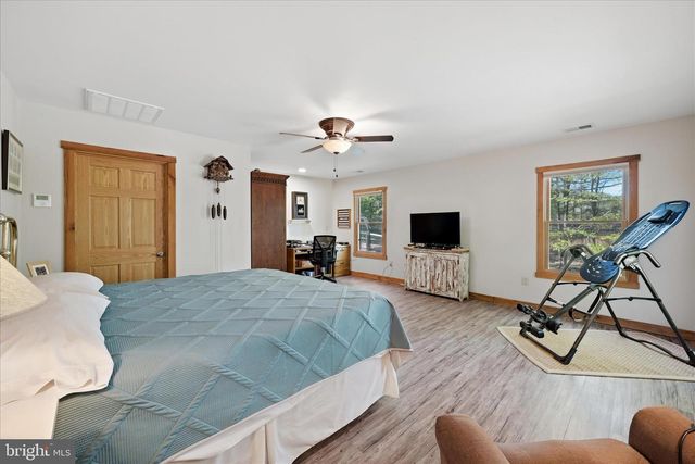 330 SIDELING MOUNTAIN DR, Slanesville, WV 25444