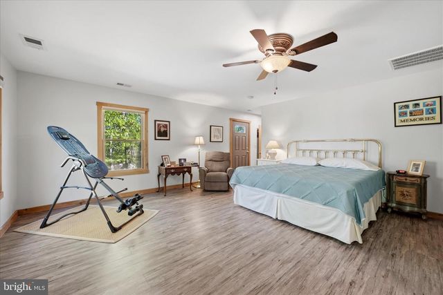 330 SIDELING MOUNTAIN DR, Slanesville, WV 25444