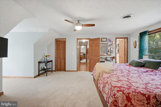 330 SIDELING MOUNTAIN DR, Slanesville, WV 25444