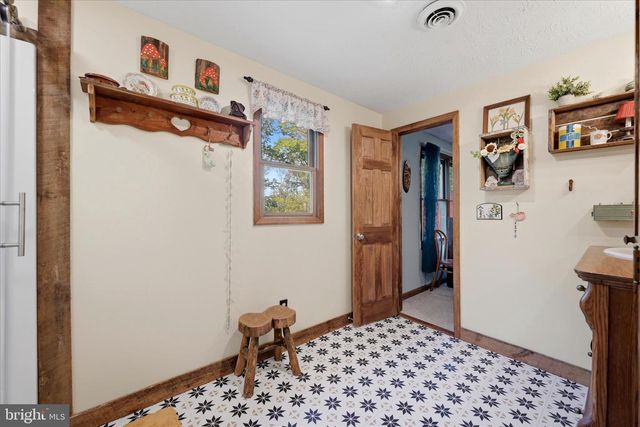330 SIDELING MOUNTAIN DR, Slanesville, WV 25444