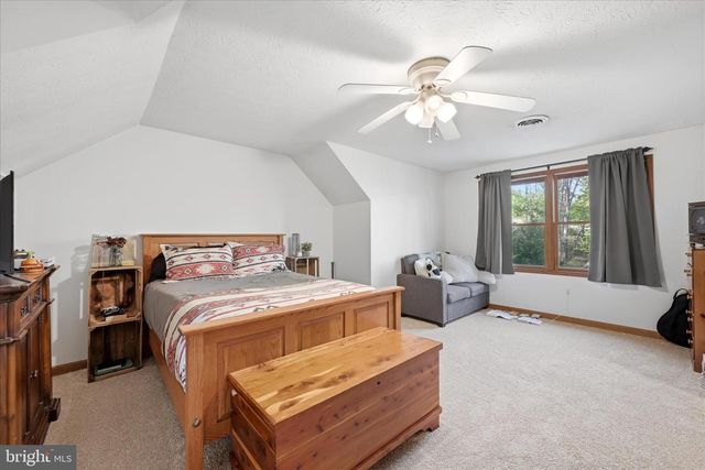 330 SIDELING MOUNTAIN DR, Slanesville, WV 25444