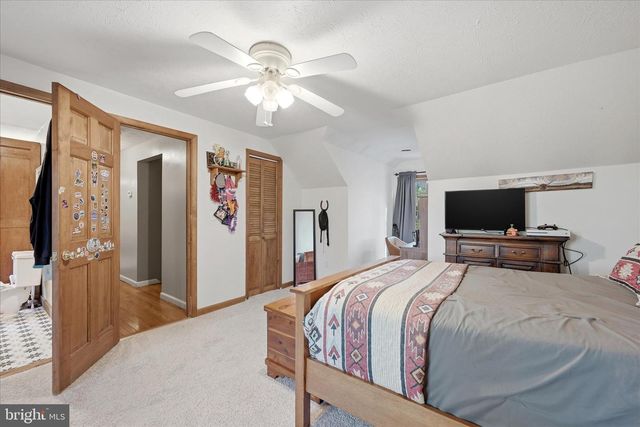 330 SIDELING MOUNTAIN DR, Slanesville, WV 25444